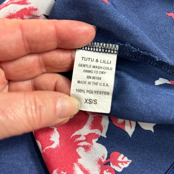 Tutu & Lilli Womens Blouse Size XS Blue Red Floral Pullover Short Sleeve Top - Picture 4 of 7